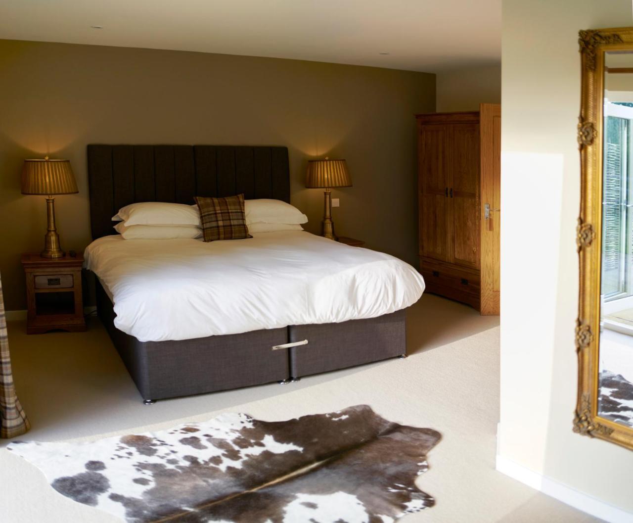 Отель The Three Chimneys Country Pub Biddenden Экстерьер фото